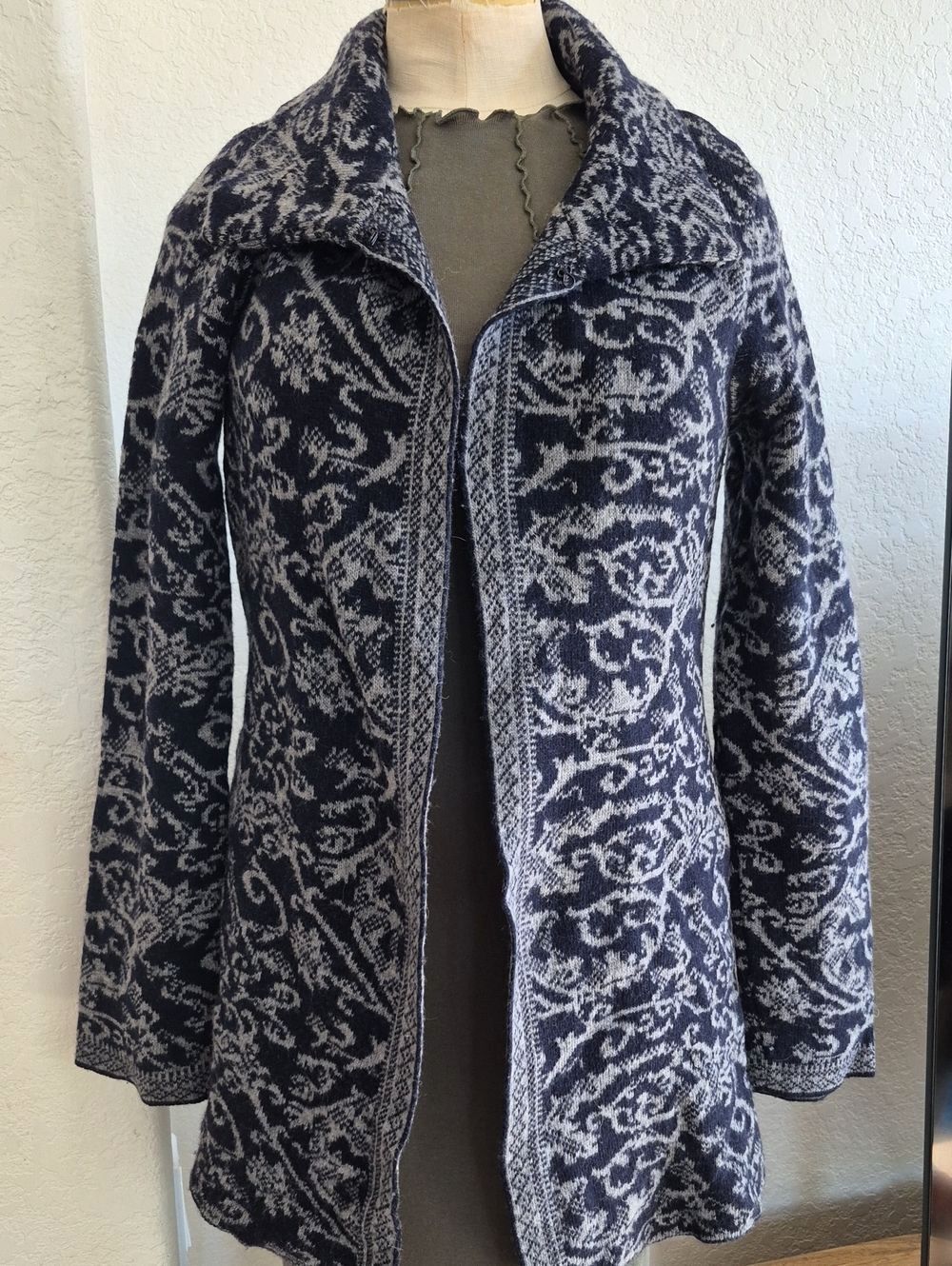 A.IDA Made In Italy 66% Wool Hook Closure Long Sleeve Cardigan Sz Medium